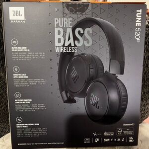 NWT JBL Tune 520BT Bluetooth Headphones - Black